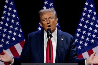 Zařiďte mi telefonát s Putinem, nařídil před inaugurací Trump. Obama měl čas až po 40 dnech - Novinky