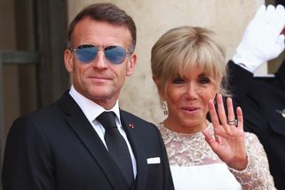 Macron se znovu objevil ve slavných slunečních brýlích - Novinky