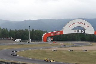 Venku si nepokecají. Hluk z mosteckého autodromu otravuje lidem život - Novinky