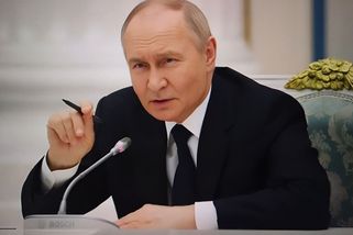 Bezprecedentní tlak a údery na rafinerie. Putin si stěžoval, pak ale slíbil nemožné