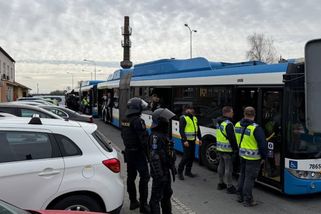 Divoká dohra zápasu v Ostravě. Fanoušci Baníku napadli autobus se sparťany, útoků bylo víc