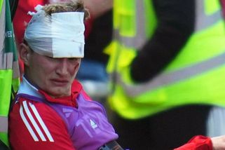 Nepochopitelné zranění. Fanoušek trefil svého hráče sedačkou do obličeje - Sport.cz