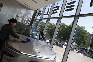 Tesla se zvedá. Prodej vyskočil na rekord, táhne ji hlavně Evropa - Novinky