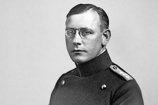 Na hranici měl Židy zastavovat. Paul Grüninger jich zachránil 3 600 a přišel o práci i penzi - Médium.cz