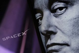 Musk: Peníze ztratí význam, nahradí je energie a hmota