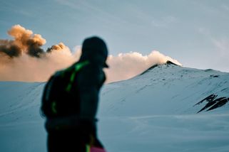 „Erupce to okořenila.“ Český zubař pokořil rekord ve výstupu na Etnu - Seznam Zprávy