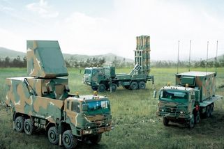 Trump nás hází přes palubu. Evropu může před raketami ochránit nečekaný spojenec