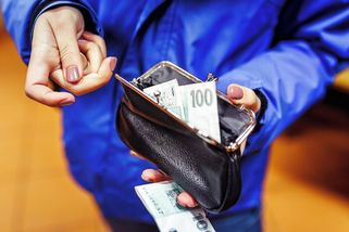 Pozor na mikropůjčky. Úrok s poplatky se může vyšplhat až k 800 procentům - Novinky