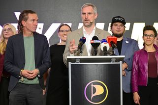Piráti slaví úspěch ve volbách. Máme silný poslane...