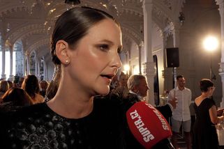 Modelka měla cestou do Varů děsivou nehodu: Vyskočila z hořícího auta, šlo o vteřiny