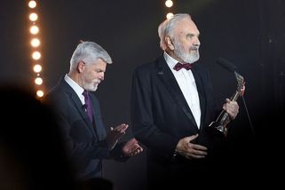 Obrovské překvapení na cenách Anděl: Ocenění předával prezident! - Super.cz