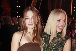 Dcera Dary Rolins zazářila na maturitním plesu. Laura oslnila v bílých šatech, zpěvačka ukázala i sestru