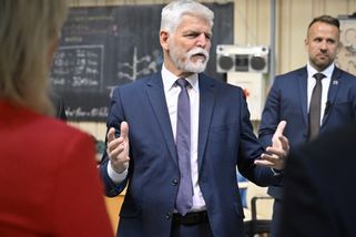 Pavel vrací úder. Delegaci na summit NATO povedu já, vzkázal vládě