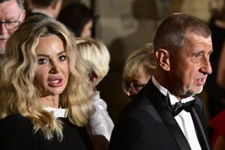 Monika Babišová při odletu do Ankary zabodovala. Za svůj elegantní model sklízí pochvaly