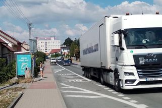 Jede kamion, třese se prodejna.“ Jak tranzit z D1 dusí obce - Seznam Zprávy