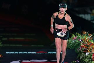 Úctyhodný počin. Osmdesátiletá Američanka zvládla havajského Ironmana, překonala věkový rekord - Sport.cz