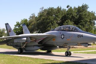 Nechtěli ji, teď se může legenda z Top Gunu vrátit do vzduchu. Návrat k F-14 po 20 letech díky nové iniciativě