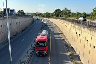 Na Kbelské začalo frézování. Doprava je svedena tunelem, obávané kolony se zatím nekonají