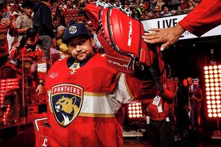 NHL | Gólman Bobrovskij se po skončení smlouvy s Floridou upsal na tři roky Torontu - Sport.cz