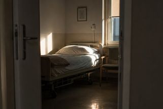 Otevřený dopis ministru Juchelkovi: Pane ministře, z domovů se stávají drahé lágry - Médium.cz