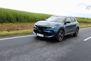 Alfa Romeo vrací do aut to, co fanoušci milují. Začátky nového SUV ale nebyly vůbec jednoduché | Autosalon TV Prima
