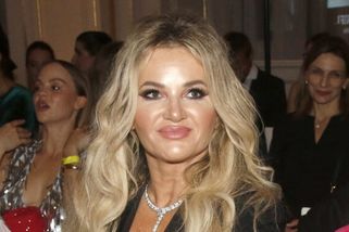 Monika Babišová ukázala zákulisí summitu. Na konferenci se připravovala v luxusním pudrovém outfitu