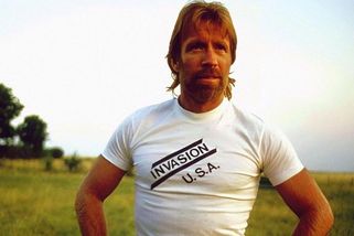 Chuck Norris vrací úder: Přehled nejlepších vtipů, kterým se smějeme už dvacet let