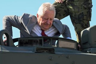Armáda v Přáslavicích převzala poslední tanky Leopard 2A4 - Novinky