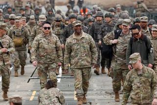 USA zvažují vyslání až deseti tisíc vojáků na Blízký východ, píše WSJ