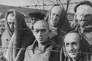 Návraty z pekla: pro mnohé přeživší válka neskončila v květnu 1945 - Médium.cz
