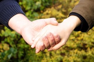 Když matka přebírá odpovědnost za dospělého syna - Médium.cz