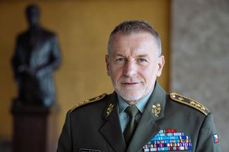 Zruší armáda nákup děl? „Nikdy neříkej nikdy.“ Nový náčelník odtajňuje své priority