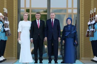 Monika Babišová oslnila Ankaru. Setkání se Zelenským i Erdoganem, projev na konferenci i luxusní outfity