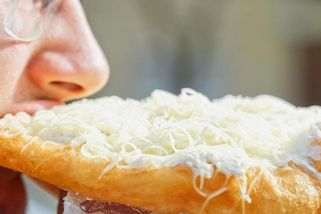 Ikona českých koupališť: Trpící Maďaři prozradili, co si myslí o našich langoších