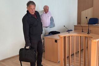 Neodbytný důchodce dostal domovnici až k psychiatrovi. Nebyla schopná ani vyměnit žárovku, hájil se u soudu - Novinky