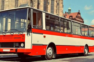 Autobus, kterým jsme jezdili všichni: Legendární krabice Karosa 700 měla úsporné tvary, prototyp dojel až do Sovětského svazu - Garáž.cz