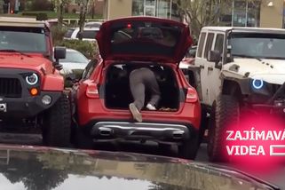 Řidič zaparkoval "na prasáka". Karma mu to vrátila | Zajímavá videa