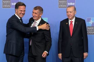 Zoufalost české politiky na summitu NATO ukázaly tři kroky. Vůbec přitom nejde o spor Babiše s Pavlem o místo v delegaci
