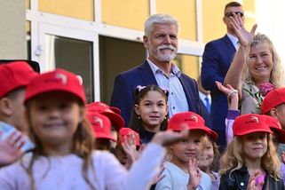 Pavel navštívil základní školu na Kolínsku. Nebojte se nezdarů, řekl žákům - Seznam Zprávy