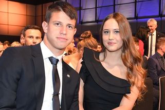 Fotbalista Adam Hložek se oženil na zámku! Manželka Veronika oblékla dechberoucí svatební šaty