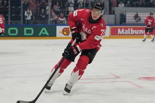 Nejlepším světovým hokejistou sezony v anketě IIHF je Kanaďan Celebrini - Sport.cz