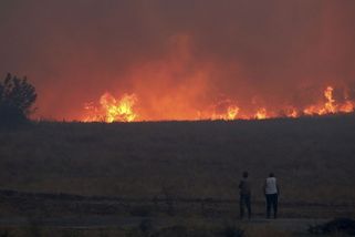 Česko posílá do Řecka vrtulník a 70 hasičů - Novinky