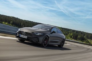 Mercedes představuje novinku se zrychlením na stovku pod tři sekundy. Od pohledu byste to do ní neřekli - Garáž.cz