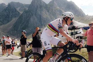 Pogačar zajal rekordní Tourmalet. Vingegaard nemá odpověď. Tohle není Giro, vysmívají se mu