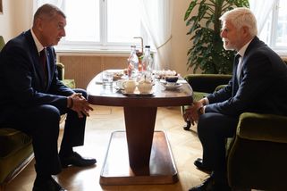 Jedno letiště, jeden summit, dvě letadla. Prezident a premiér ráno odletí na vrcholnou schůzku NATO - Echo24.cz