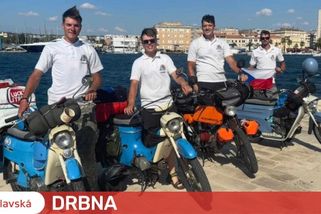 Čtyři mladíci z Jihlavska dojeli na pionýrech až k chorvatskému moři. Motorky vydržely, pauzy jsme dělali po 30 kilometrech, říkají