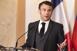 Francouzská vláda padla. Před Macronem se otevřela další krize - Seznam Zprávy