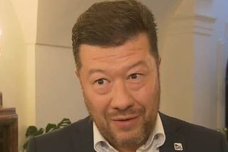 Tomio byl toho dne poněkud neklidný. Okamura vyjel na redaktora, který mu chtěl jen slušně napovědět