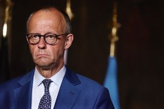 Merz chce zachránit německou ekonomiku. Voliči mu za to utíkají k AfD