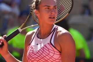 V hlavní roli svůdné křivky. Sabalenová po Wimbledonu relaxuje v titěrných bikinách